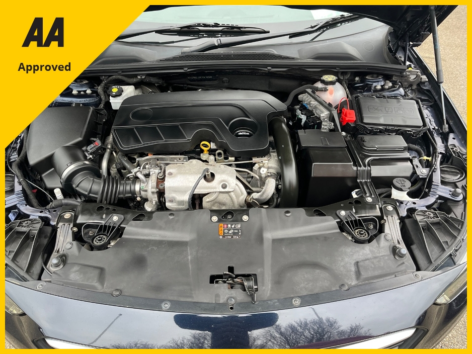 2020 Opel Insignia - image 8