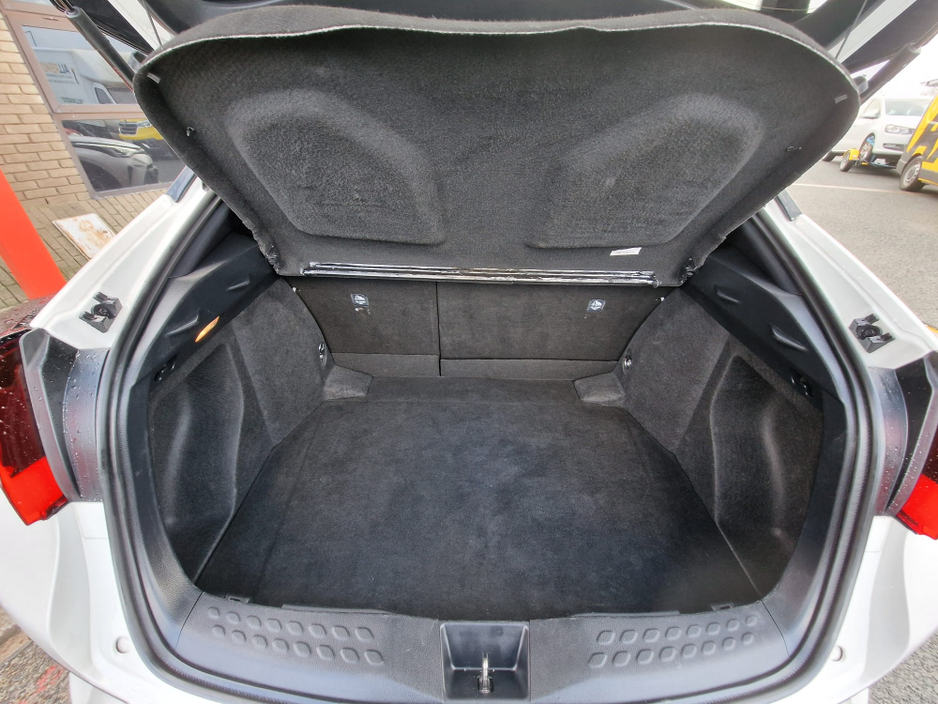 2022 Toyota C-HR 1.8 HYBRID AUTOMATIC SOL HIGH SPEC 2 KEYS 5 SEATER