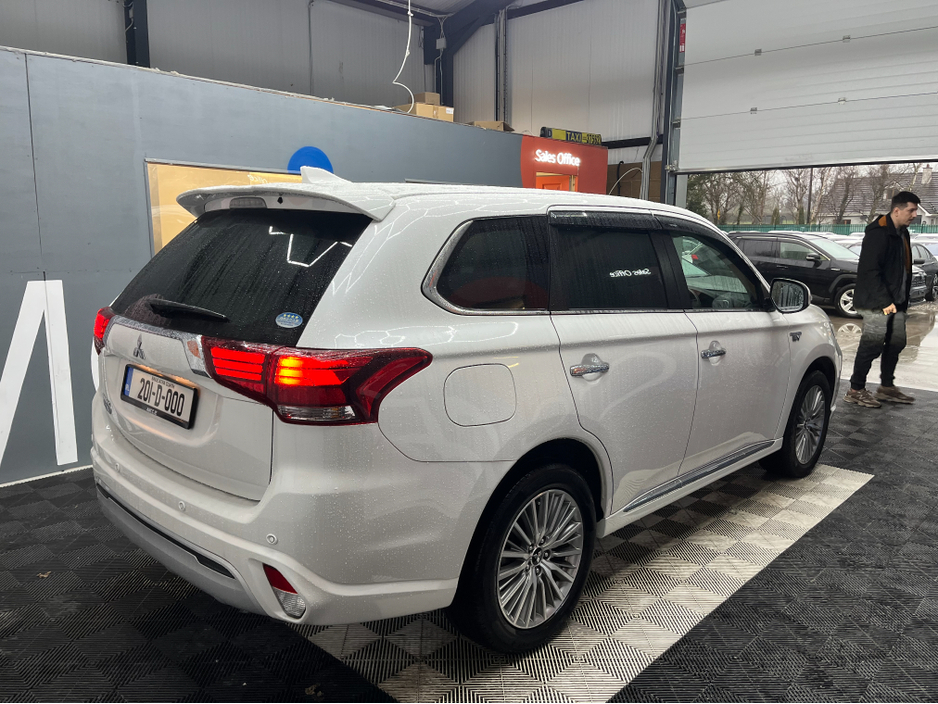 2020 Mitsubishi Outlander €23950 2020 MITSUBISHI OUTLANDER PHEV G 2.4 AUTOMATIC / CRUISE CONTROL / 360° PARKING CAMERA / ELECTRIC HEATED SEATS / HEATED STEERING WHEEL / PADDLE SHIFTERS €23,950