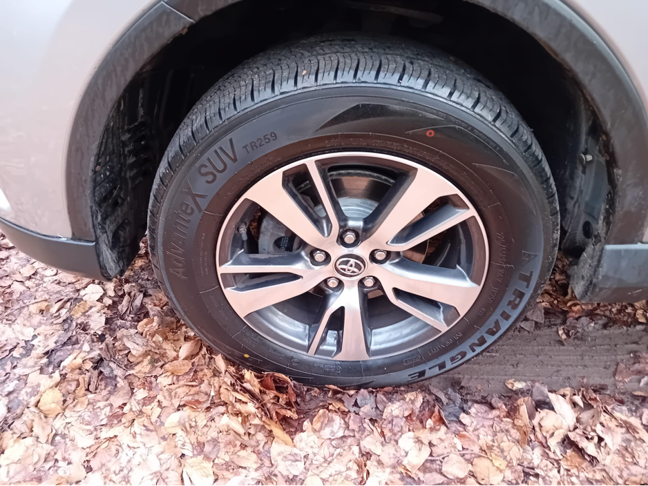 2017 Toyota Rav4 - image 30