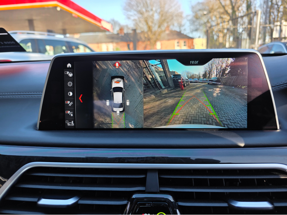 2017 BMW 7 Series - image 42