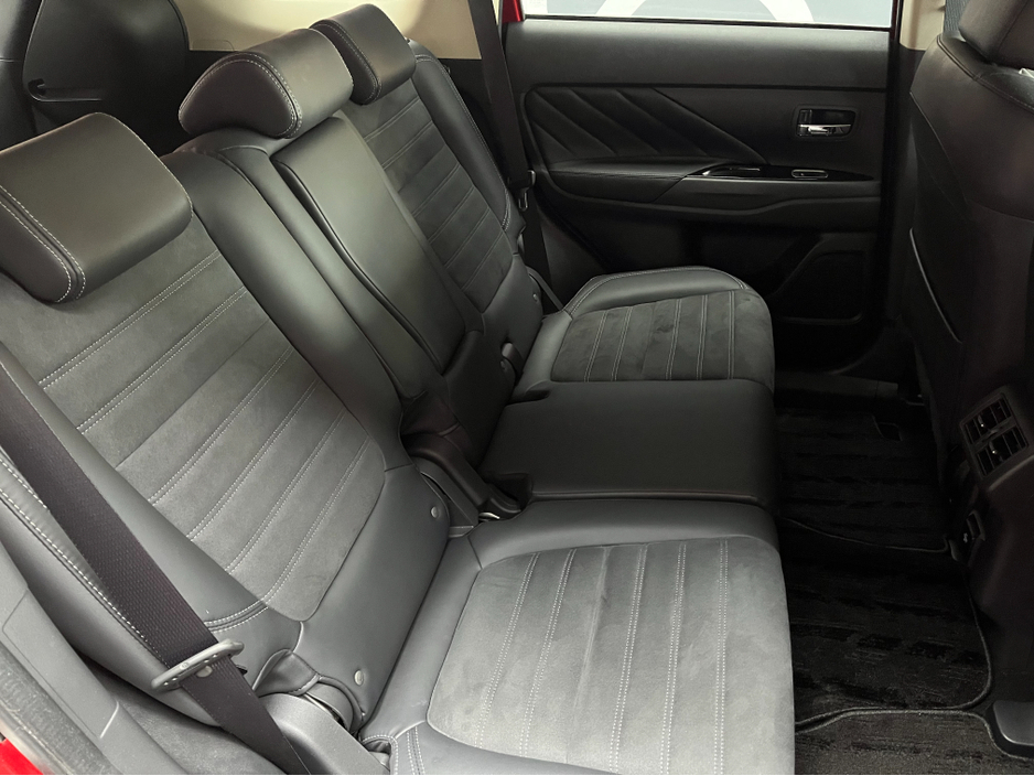 2019 Mitsubishi Outlander - image 13