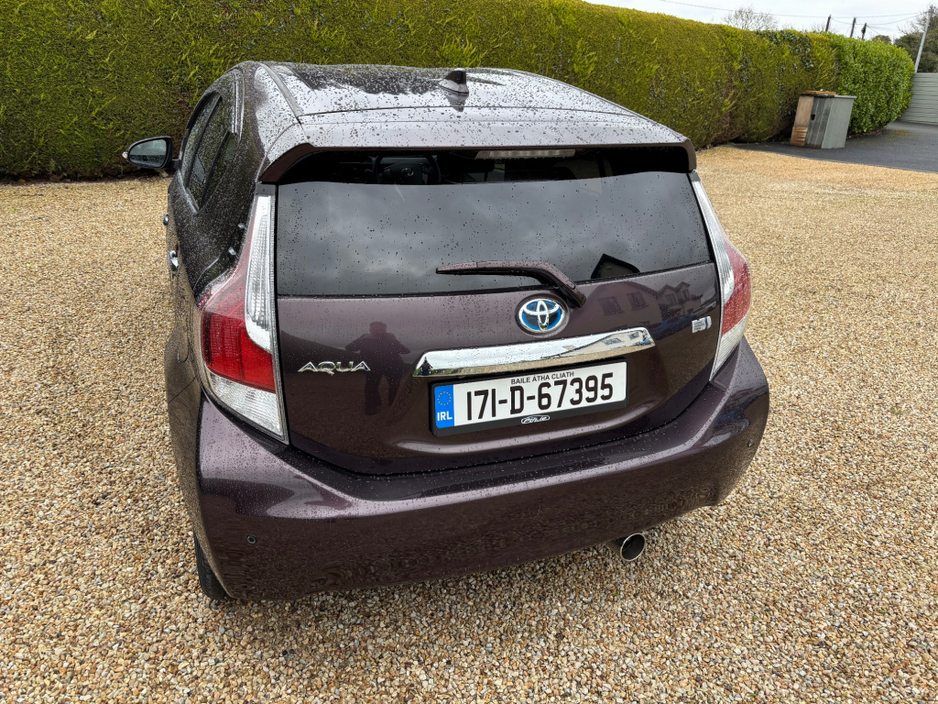 2017 Toyota Aqua - image 4