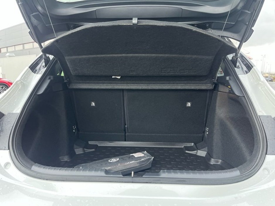 2022 Toyota Corolla COROLLA HYBRID L/SPORT HB €24,950