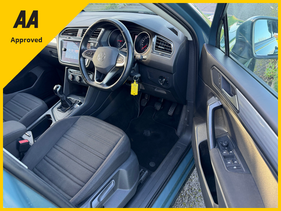 2022 Volkswagen Tiguan - image 14