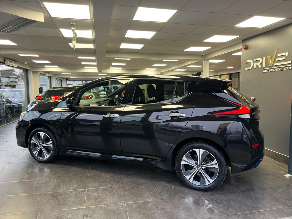 2021 Nissan Leaf - image 3