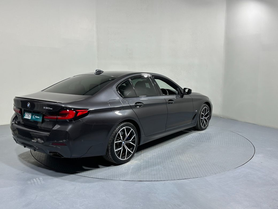 2020 BMW 5 Series - image 6