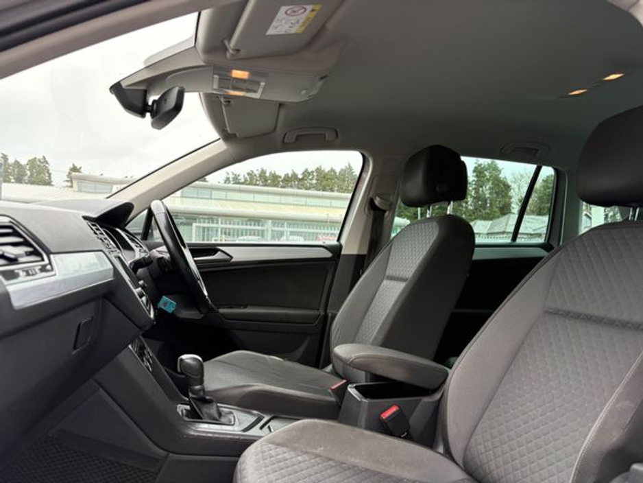 2017 Volkswagen Tiguan - image 41