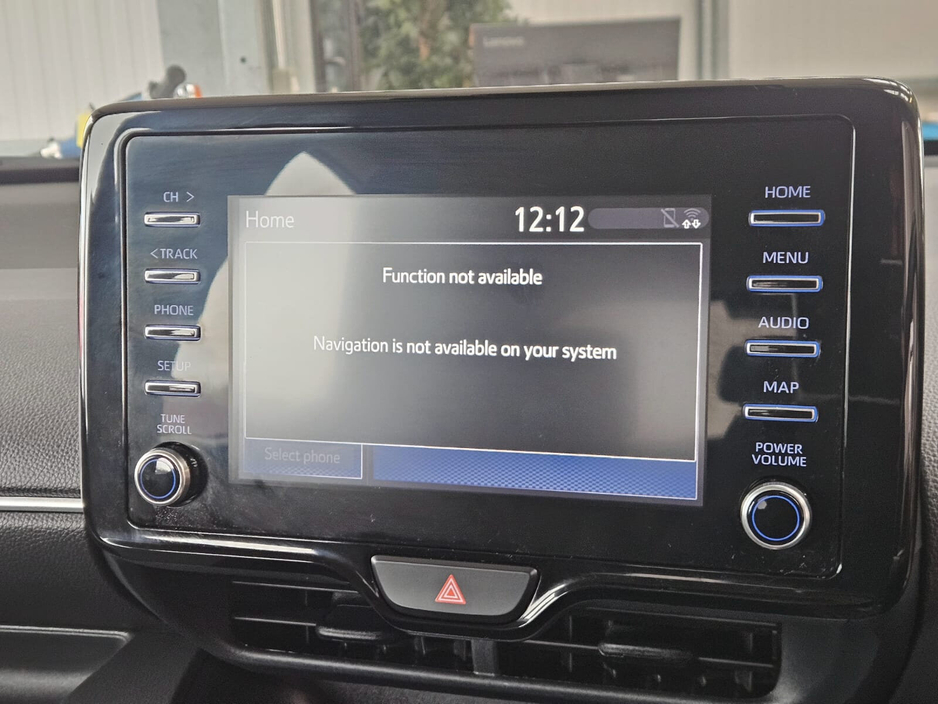 2021 Toyota Yaris - image 13