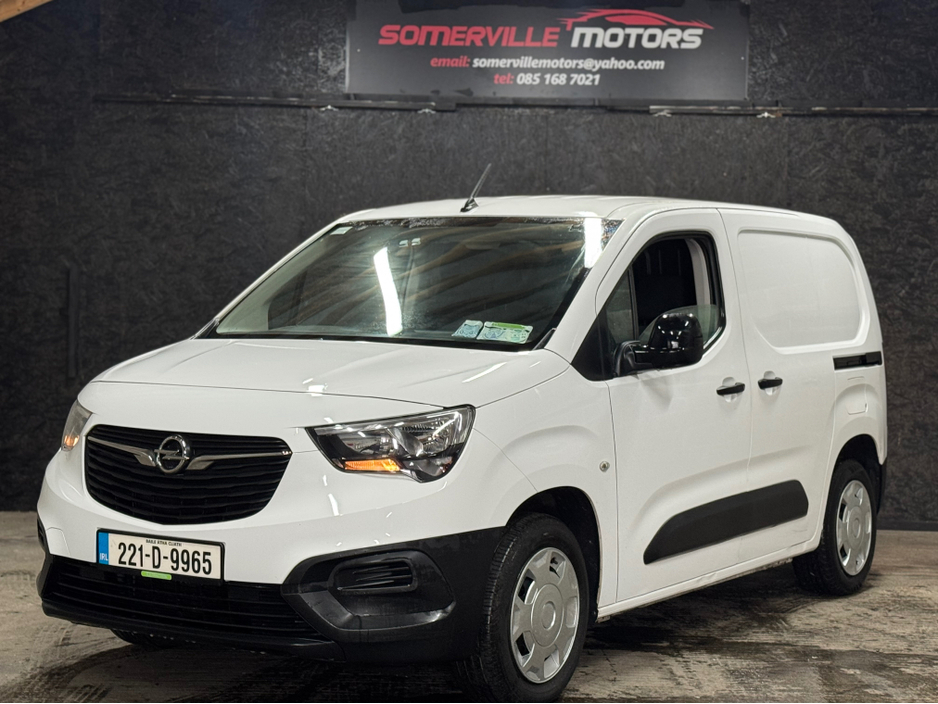 2022 Opel Combo - image 3