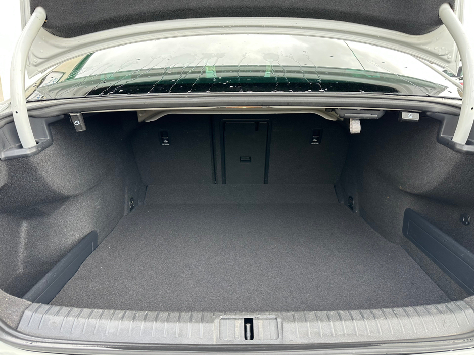 2016 Volkswagen Passat - image 14