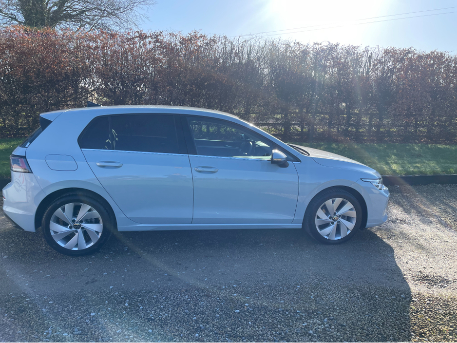 2025 Volkswagen Golf - image 4