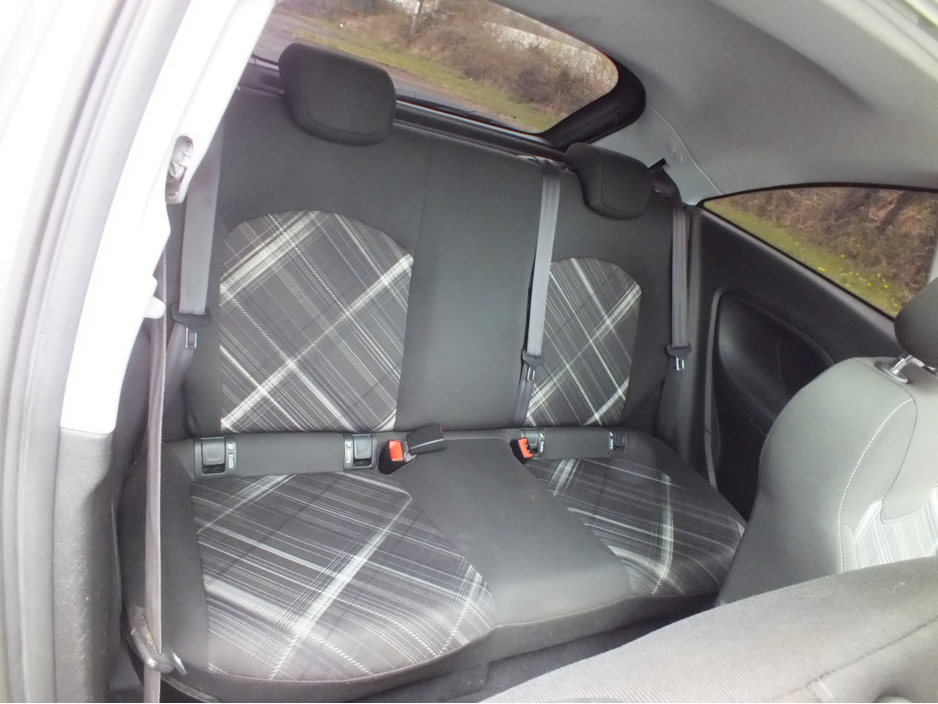 2015 Opel Corsa - image 12