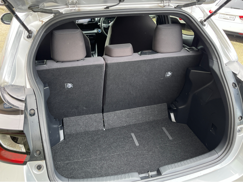 2022 Toyota Yaris - image 8