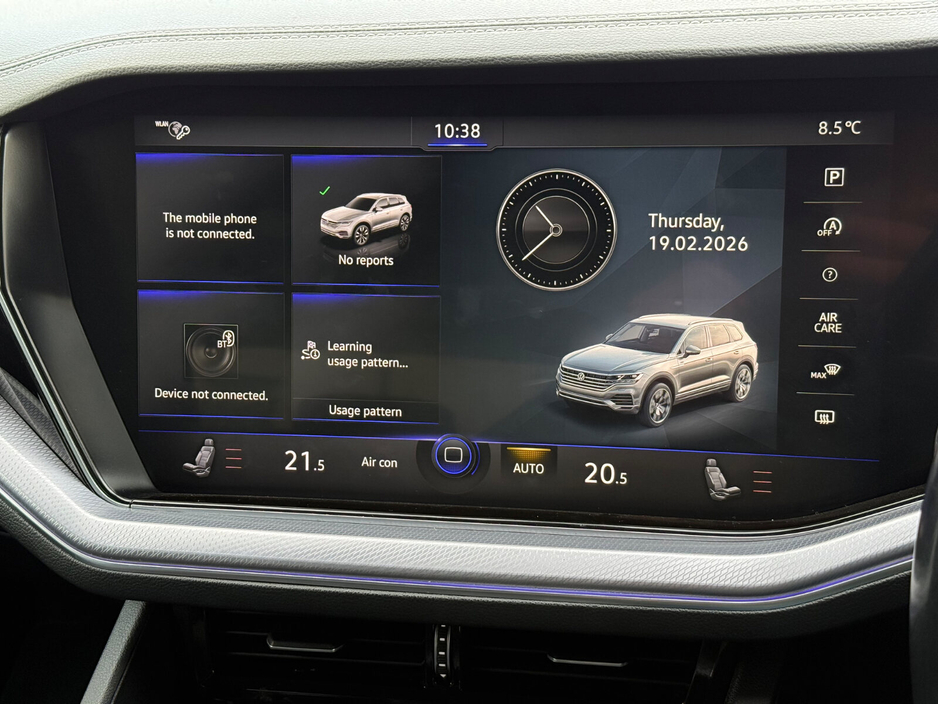 2019 Volkswagen Touareg - image 18