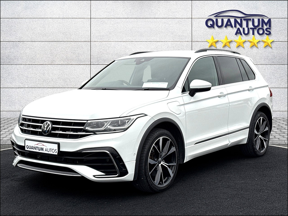 2023 Volkswagen Tiguan - image 3