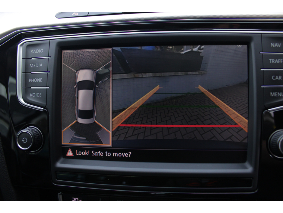 2016 Volkswagen Passat - image 13