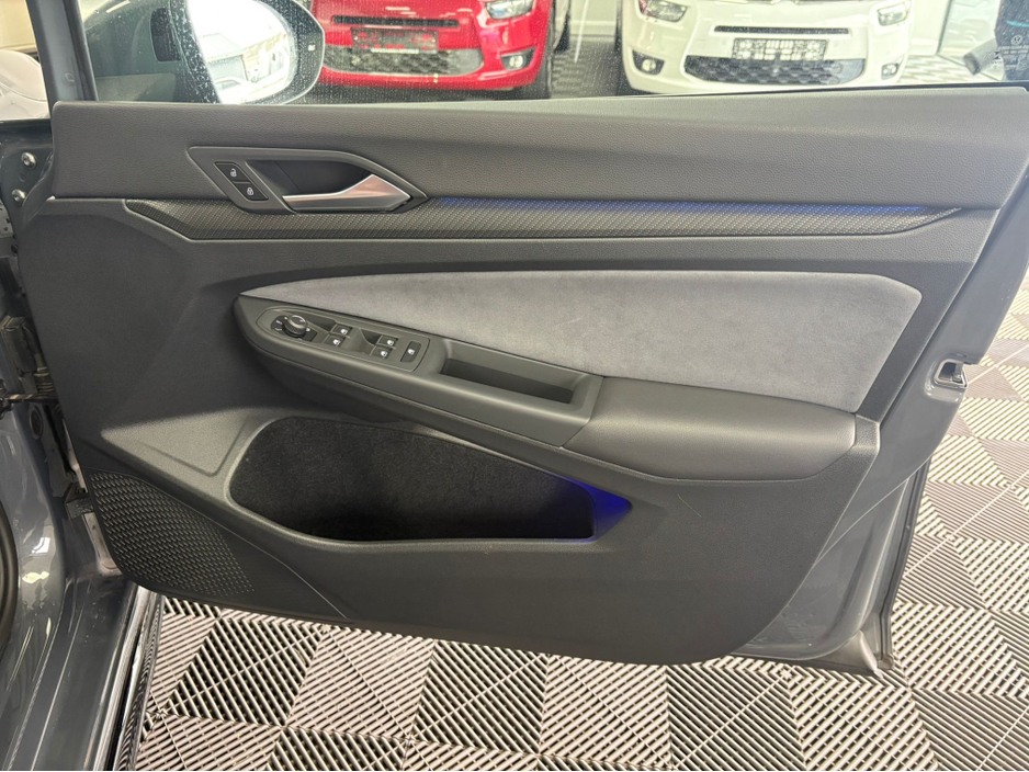 2023 Volkswagen Golf - image 7