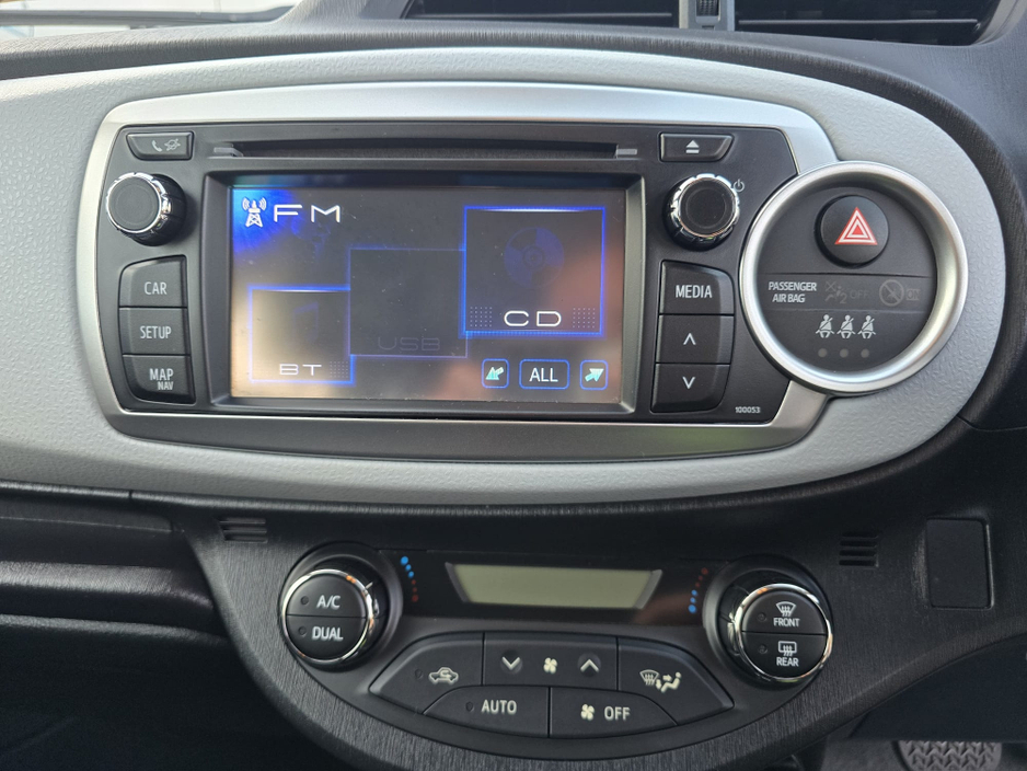 2013 Toyota Yaris - image 21