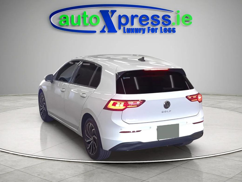 2022 Volkswagen Golf - image 6