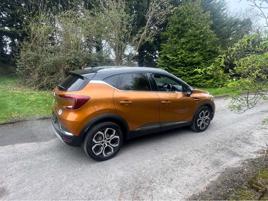 2021 Renault Captur - image 2