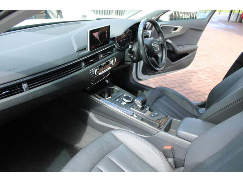 2017 Audi A4 - image 14