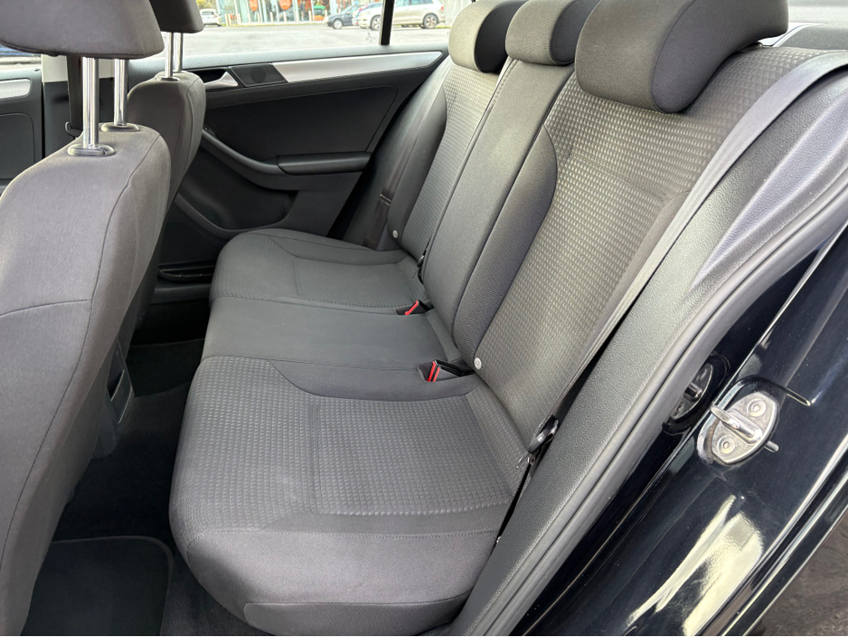 2016 Volkswagen Jetta - image 11