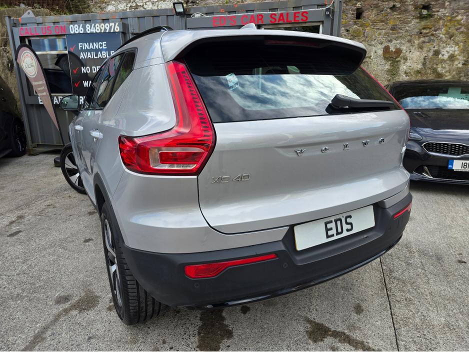 2023 Volvo XC40 - image 7