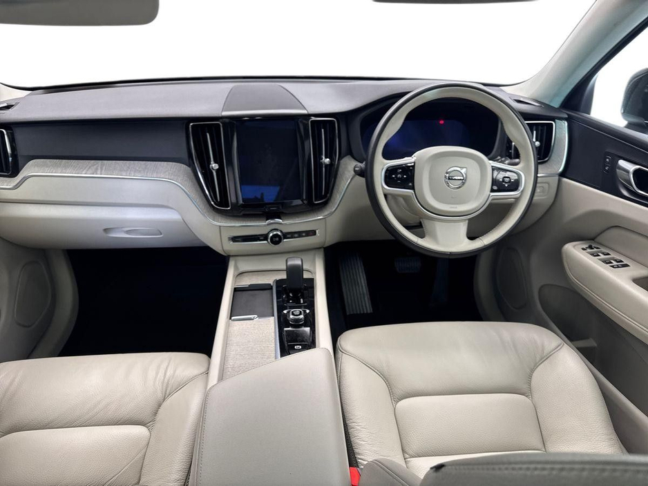 2023 Volvo XC60 - image 8