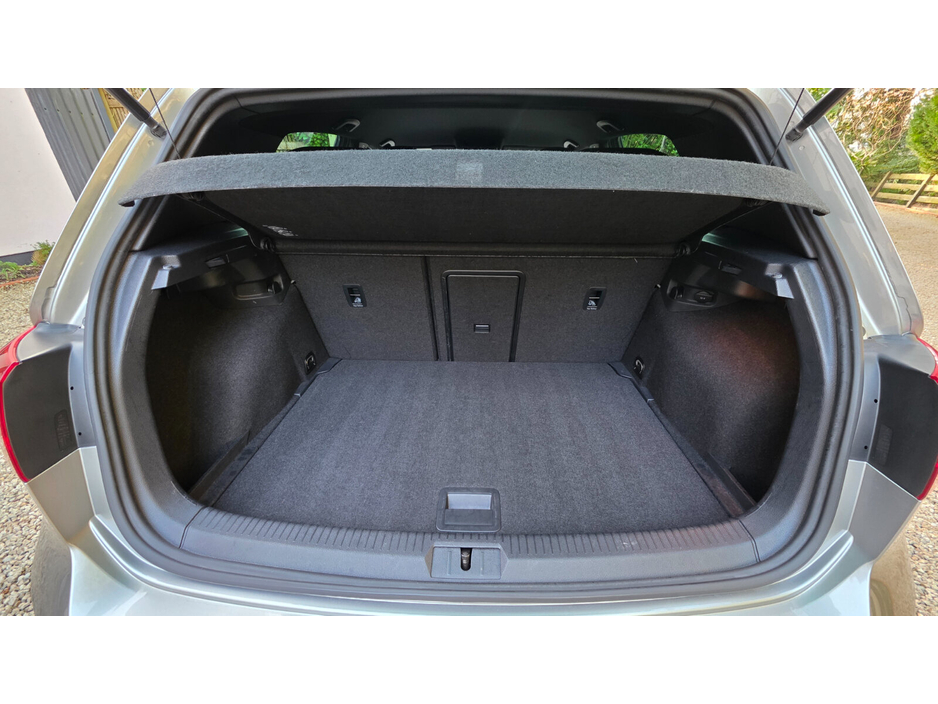 2014 Volkswagen Golf - image 28