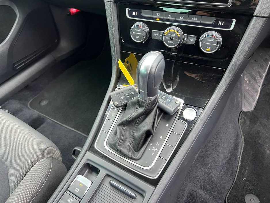 2016 Volkswagen Golf HIGHLINE R-LINE PACK 1.4 TSI AUTO // FULL SERVICE HISTORY // LOW MILEAGE // REVERSE CAMERA €16,900