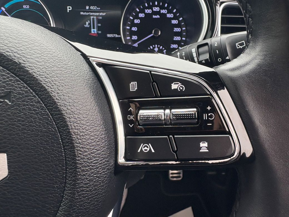 2023 Kia XCeed - image 14