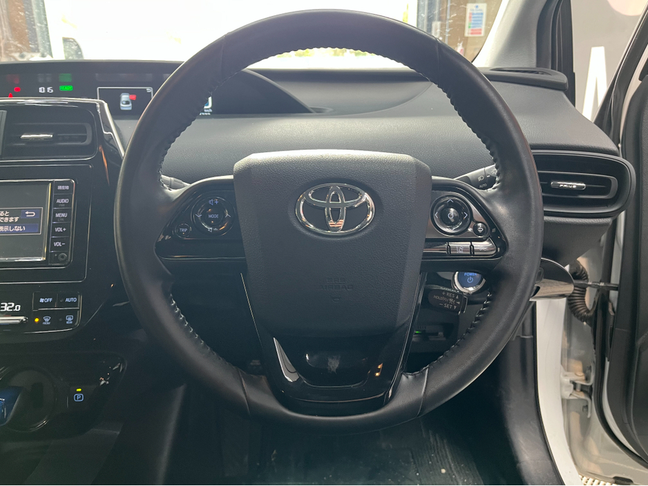 2022 Toyota Prius - image 7