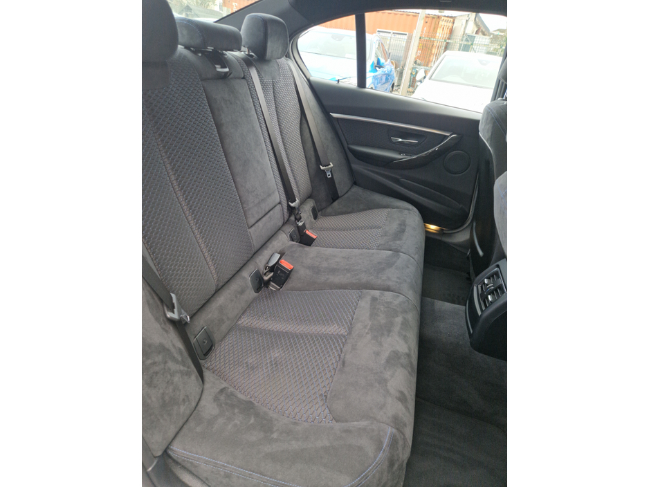 2018 BMW 3 Series - image 15