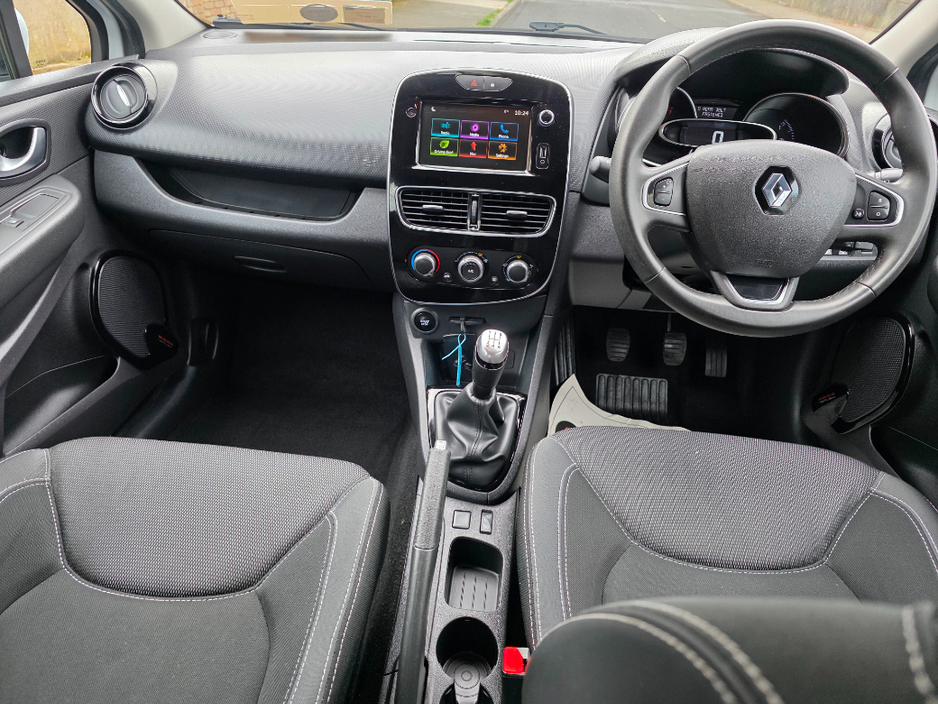 2019 Renault Clio - image 9