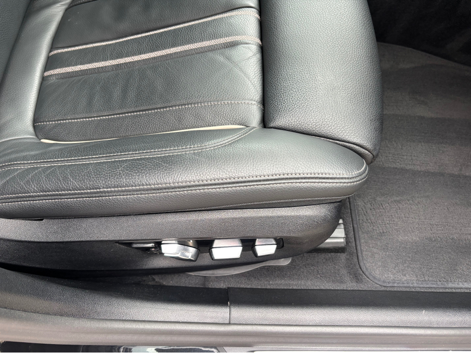 2022 BMW 5 Series - image 18