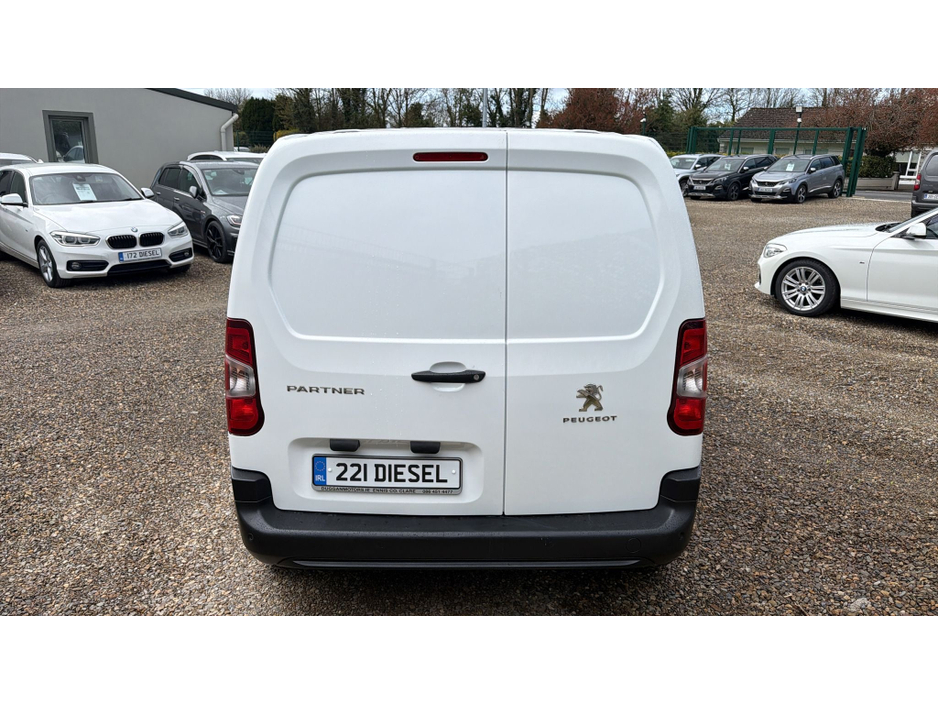 2022 Peugeot Partner - image 6