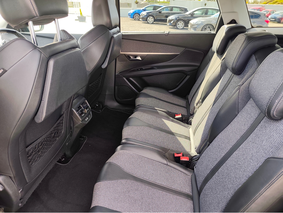 2019 Peugeot 5008 - image 9