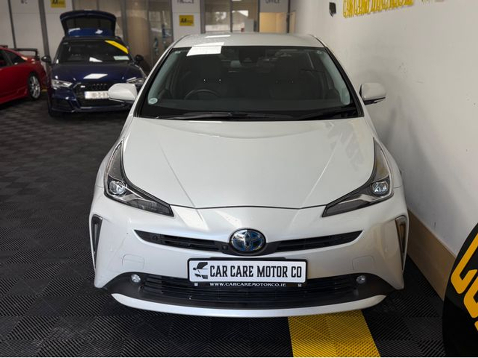 2022 Toyota Prius - image 2