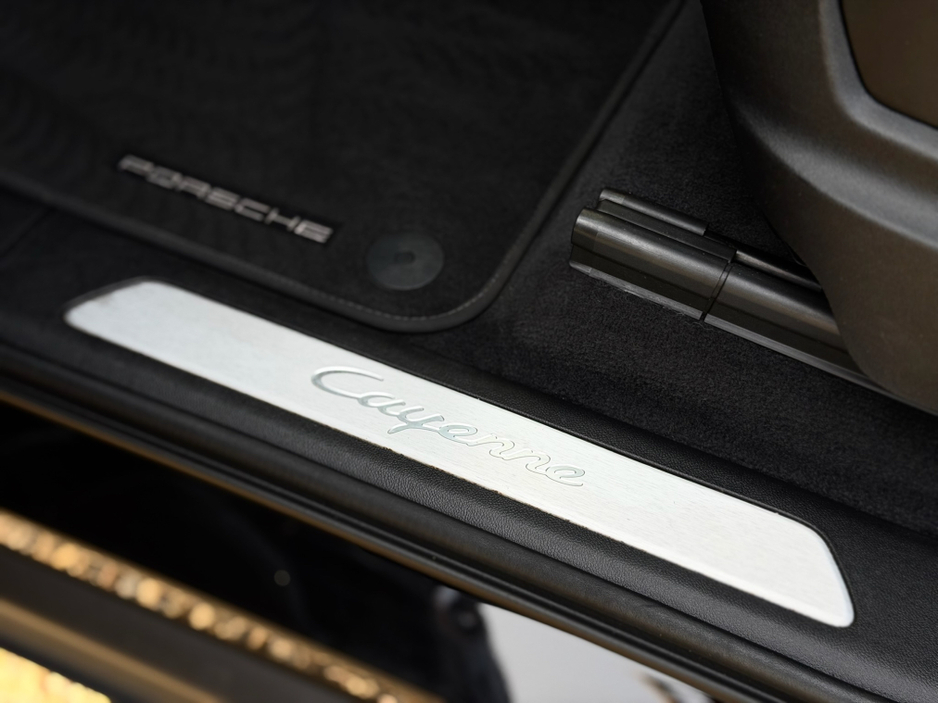 2020 Porsche Cayenne - image 13