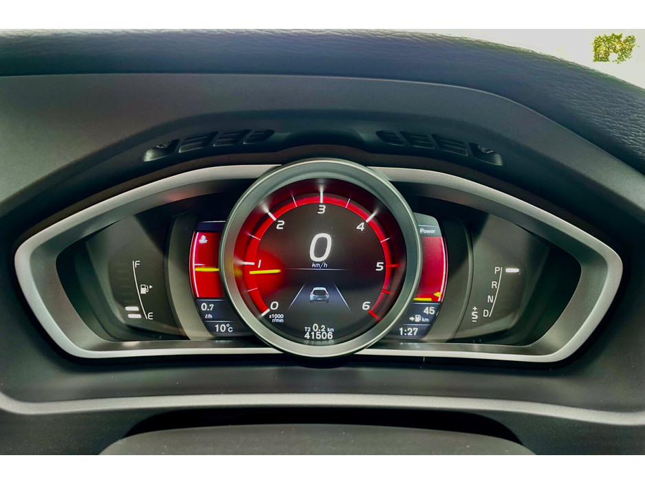 2016 Volvo V40 - image 28