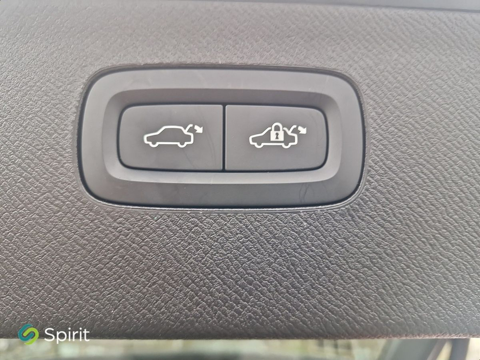 2023 Volvo XC90 - image 16