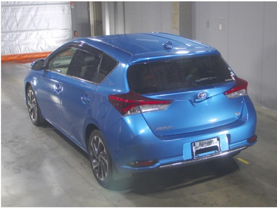 2017 Toyota Auris - image 4