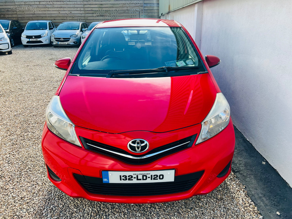 2013 Toyota Yaris - image 11