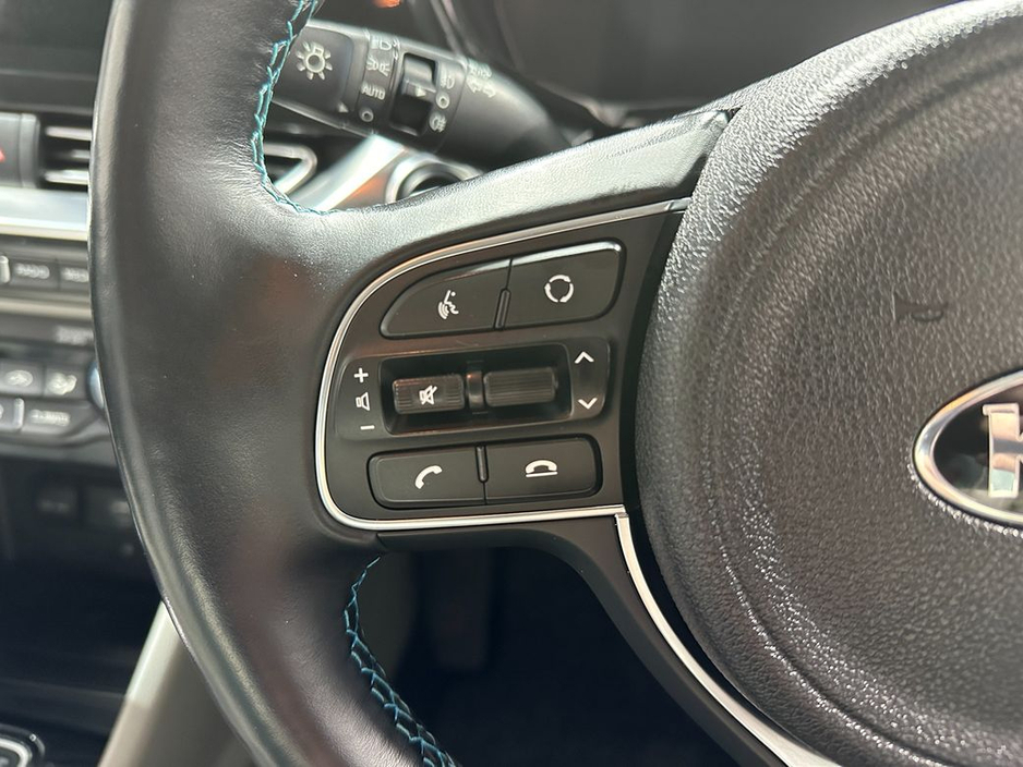 2020 Kia Niro - image 13