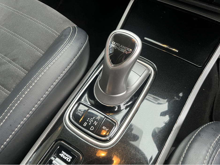 2019 Mitsubishi Outlander JURO PHEV 221BHP 4WD HYBRID 2.4 PETROL //REVERSE CAMERA//KEYLESS ENTRY//HALF LEATHER HEATED SEATS// €19,950