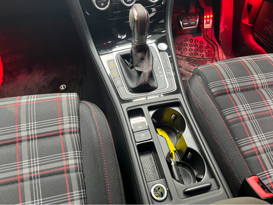 2018 Volkswagen Golf - image 18