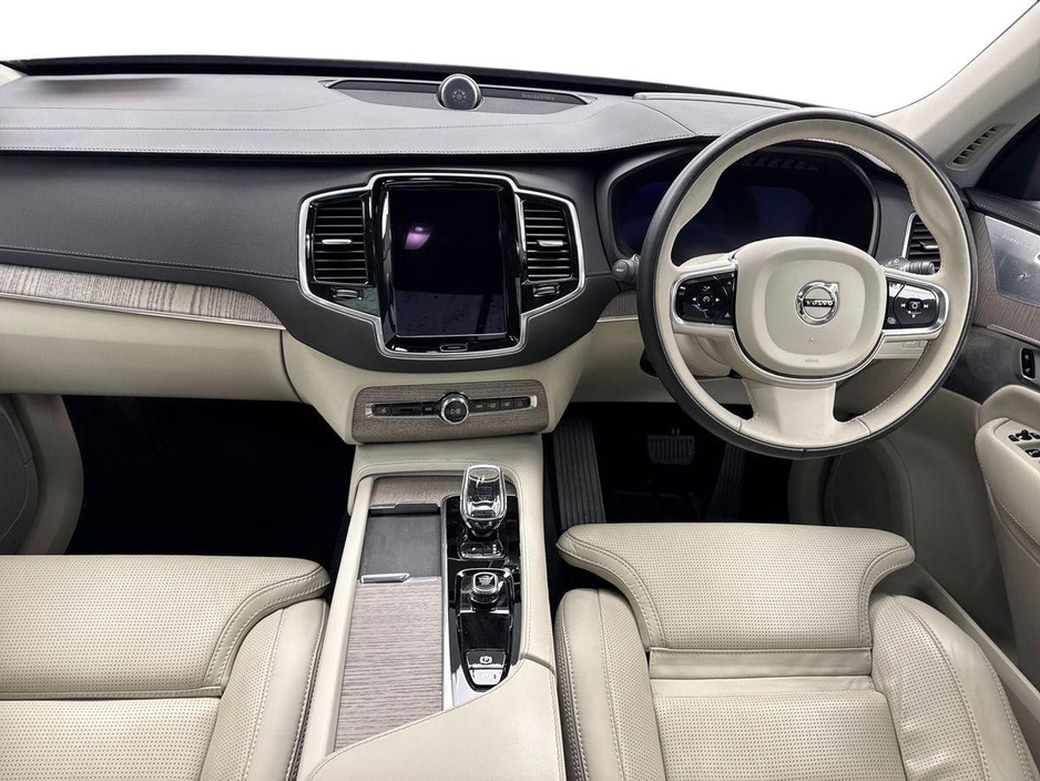 2023 Volvo XC90 - image 8