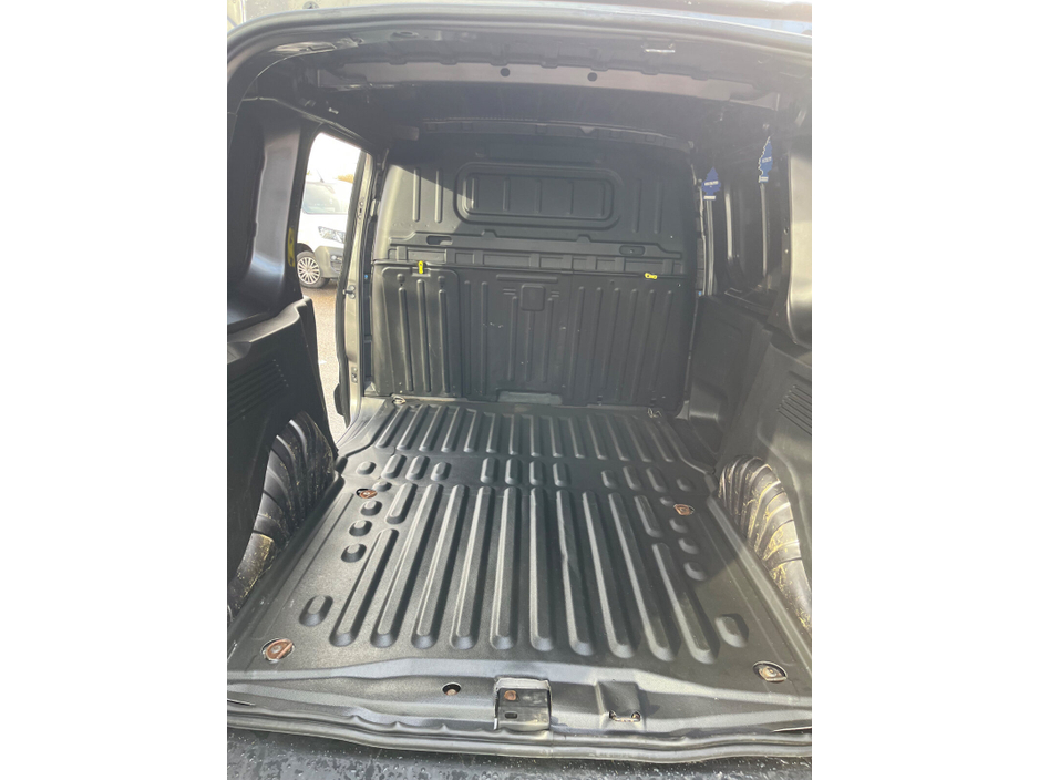 2021 Peugeot Partner 