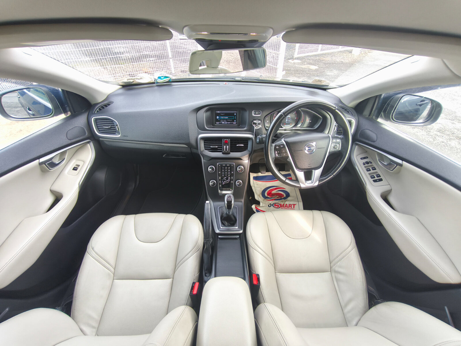 2016 Volvo V40 D2 (120hp) SE+Leather €7,999